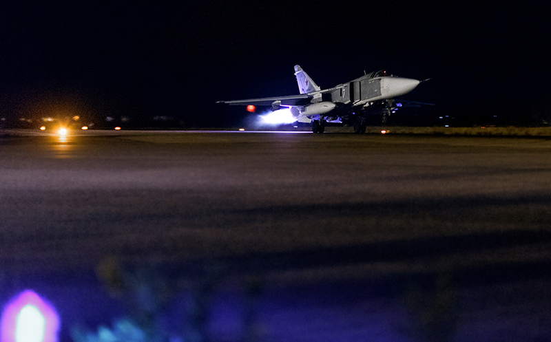 Illustration for article titled Intense Night Shots Show Russian Jets Blasting Out Of Syrian Base